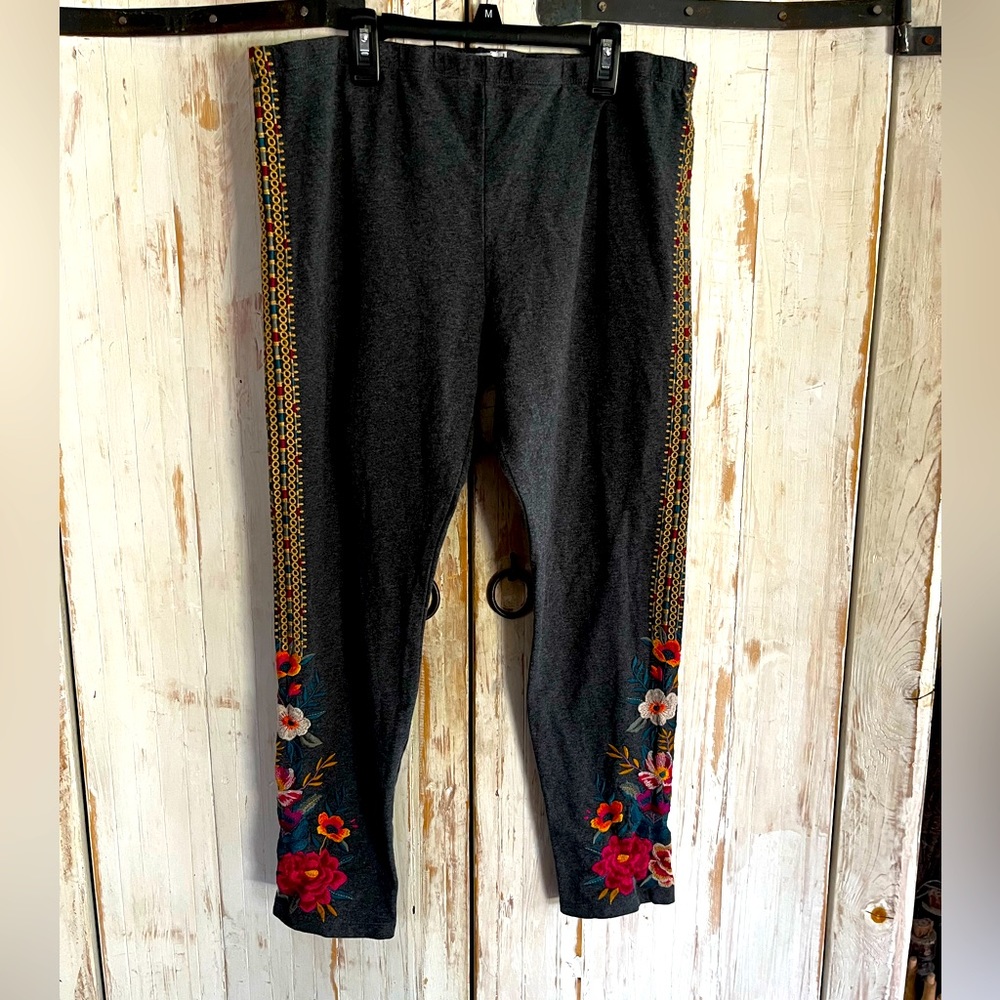 Johnny Was Gray Embroidered Leggings